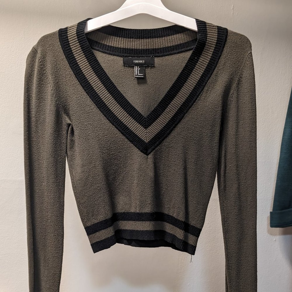Army Green Cropped V-Neck Sweater